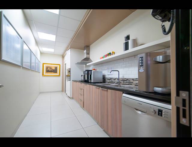 1,135M² OFFICE FOR SALE IN PARKTOWN